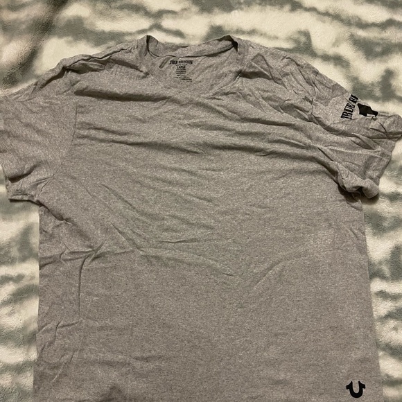 4 True Religion T-shirts - Picture 7 of 12